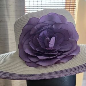 Croft & Barrow Elegant Cream Hat with Lavender Bloom